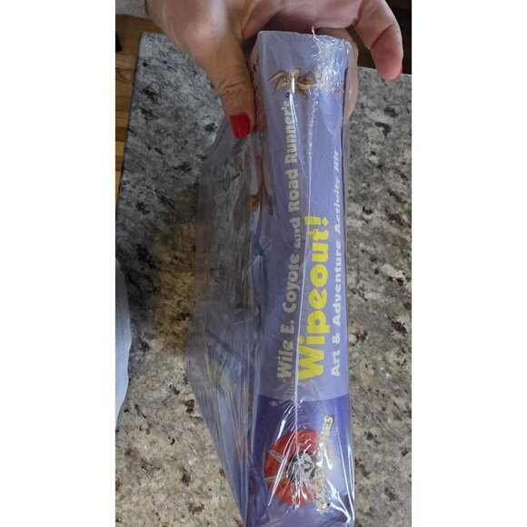 1998 Road Runner Wile E Coyote Wipeout Activity Kit NIB BoxBent Art Games Puzzle - Picture 2 of 3